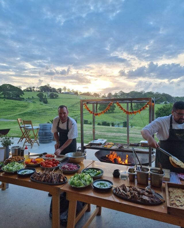 The night before ✨️ A pre-wedding dinner specially curated for the bride and groom on the Asado outdoor BBQ.⁠
⁠
🍴 BBQ station: ⁠
Slow roasted lamb shoulder⁠
Cajun chicken skewers⁠
House made flat breads⁠
Minted Scenic Rim yoghurt⁠
Shredded iceberg salad⁠
Fire roasted panzanella salad⁠
Fried kipfler potatoes w/ crispy capers⁠
⁠
#SeeAustralia #ThisIsQueensland #VisitScenicRim #DestinationScenicRim #PlayGoldCoast #VisitBrisbane