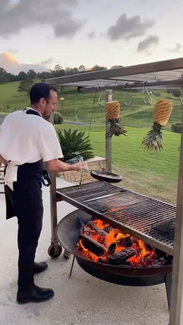 Executive Chef, Chris Norman on the Asado outdoor grill for a special @karmabeingretreats Wellness Retreat dinner 🔥

#SeeAustralia #ThisIsQueensland #VisitScenicRim 
#DestinationScenicRim #PlayGoldCoast #VisitBrisbane