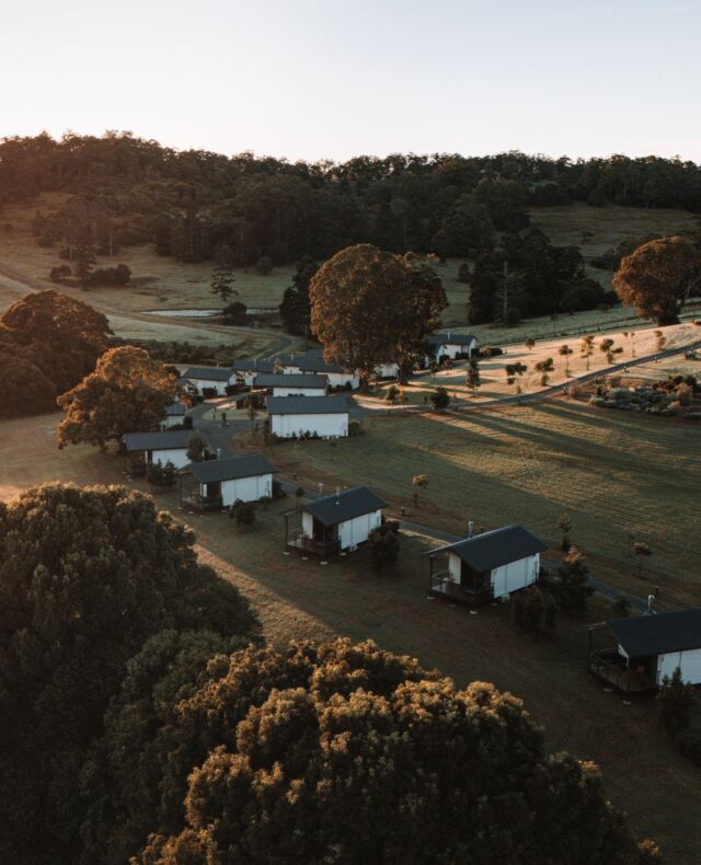 Give the gift of slowing down and returning to life’s pleasures amongst the rolling hills of the pristine Gold Coast hinterland with a gift card this Mother’s Day ✨️⁠
⁠
Gift vouchers can be used for our luxury accommodation or at the chef-hatted, The Paddock restaurant. You can purchase via our link in bio.⁠
⁠
📸 @ashleydobson⁠
⁠
#SeeAustralia #ThisIsQueensland #VisitScenicRim #DestinationScenicRim #PlayGoldCoast #VisitBrisbane