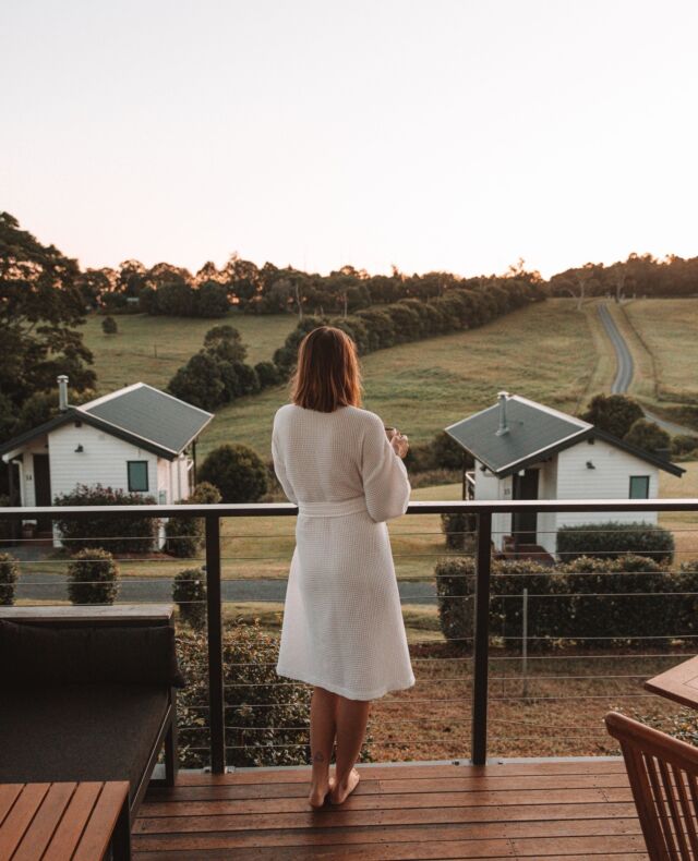 Spend the night ✨️⁠
⁠
Head for the hills and discover luxurious boutique accommodation and chef-hatted dining a short drive from Brisbane and the Gold Coast.⁠
⁠
📸 @ashleydobson⁠
⁠
#SeeAustralia #ThisIsQueensland #VisitScenicRim #DestinationScenicRim #PlayGoldCoast #VisitBrisbane⁠